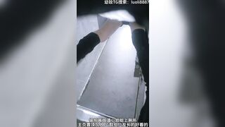 Đặt cam kín quay lén em teen cực xinh mông tròn đi đái trong nhà vệ sinh công cộng