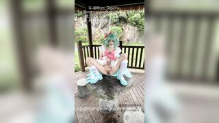 Em teen loli cosplay bím múp cực dâm khỏa thân ra công viên ngồi đái như chó