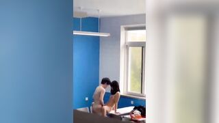 Cơn nứng lồn nứng cặc đến 2 em học sinh đụ nhau trong lớp học luôn.