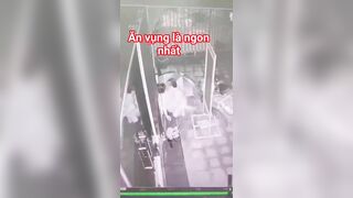 Lén lút ăn vụng ngon nhưng khổ sở của 1 cặp đôi.