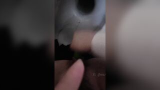 Em HS cấp 3, Mang dưa chuột đi học vào WC Lút cán Lồn rậm lông thủ dâm rên rỉ