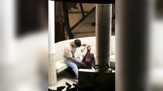 Bạn bè gì ra công viên bú cu bắn luôn tinh vào mồm bị quay được