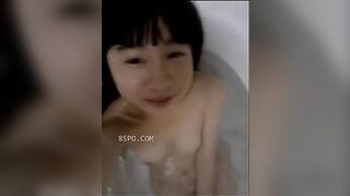 gạ bé hs 17 tuổi, tắm cho xem