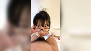 e đang bú cu mà a bắn vào mũi e