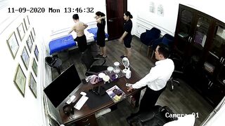 gái xinh đi nâng ngực cởi phơi ngực ra cho người ta ngắm