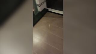 em đang tắm mà sao lại quay em ra kia đi tý em cho địt