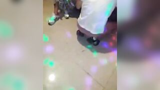 Địt tập thể em nhân viên quán karaoke