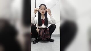 Rau 2k8 cosplay học sinh thủ dâm bằng cặc giả cho trai xem