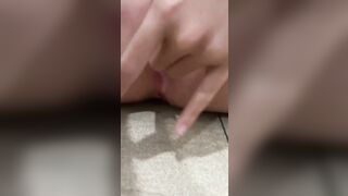 Lồn non thủ dâm nhiều nước lắm