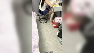 Con géi đang học mà bố dượng vào bắt bú cu địt trần xuất tinh đầy lồn