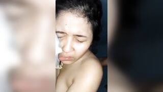 Chồng đi biển vài tháng chị gái nứng lồn ko chịu được gọi em họ 17 tuổi qua nhà đụ.
