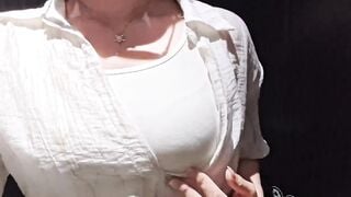 Gái xinh Loli Mình dây Vú To, Vào WC Nghịch xe núm vú chát sex