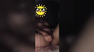 Đêm khó ngủ em lôi trứng rung ra nhét vào lồn thủ dâm