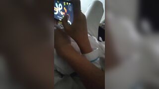 Đang chơi game thì thằng anh họ cứ sờ lồn sờ vú  nứng chảy nước lồn cho địt luôn