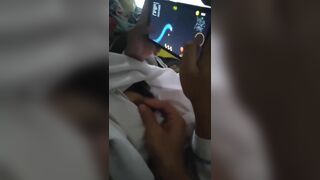 Đang chơi game thì thằng anh họ cứ sờ lồn sờ vú  nứng chảy nước lồn cho địt luôn