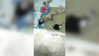 Quay lén em gái sinh viên phòng kế bên đang phơi lồn vì nứng - phần 3