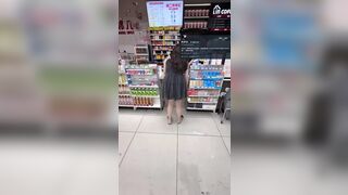 Con đĩ Loli, Vào Tạp hoá lén cởi quần lót Mua đồ Public live sex