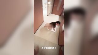 Cưỡi em ghệ dâm trước gương,a đụ kiểu này nó chọc vào lồn em sâu lắm