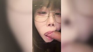 Em ghệ xinh kính cận trên trường thì ngây thơ học giỏi mà ở nhà lại là đĩ nghiện cặc