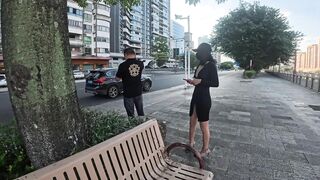 Cô gái thích mặc hở hang khoe lồn cho người lạ