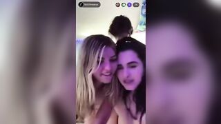 Địt hai con bạn không bao trên live vú to lồn múp