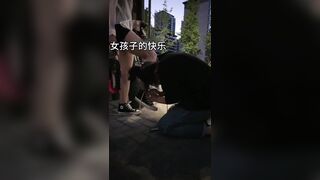 Cô chủ biến thái, Bắt nữ giúp việc Bú Liếm Ngón chân ở nơi công cộng