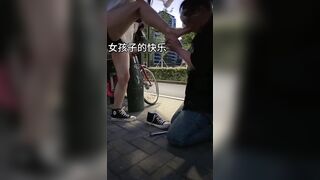 Cô chủ biến thái, Bắt nữ giúp việc Bú Liếm Ngón chân ở nơi công cộng