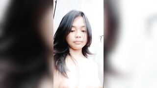 Em gái dân tộc mới lớn vừa tắm vừa quay clip cho ny xem