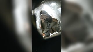 Quay lén lồn chị gái xin vào nhà đái nhờ trước khi đái chụp hình lồn vừa đái vừa móc.