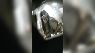 Quay lén lồn chị gái xin vào nhà đái nhờ trước khi đái chụp hình lồn vừa đái vừa móc.