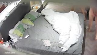 Em học sinh 17 tuổi đụ điêu luyện vào lồn cô giáo lúc đầu nhẹ nhàng lúc sau mạnh bạo.