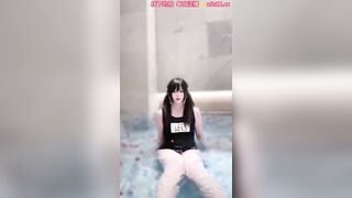 Con đĩ KTV Trung Quốc, Mặt dâm xinh loli Vú To ở bể bơi live sex thủ dâm