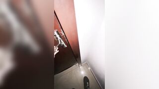 Nữa đêm lén lút trốn mẹ sang phòng bé e họ đg ngủ bắt e bú cu đụ sướng bắn đầy mông
