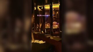 Nhảy nude khiêu dâm cùng mấy em nhân viên quán hát cực xinh bên tung của