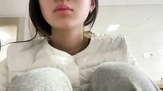 Em học sinh Trung Quốc thủ dâm 3