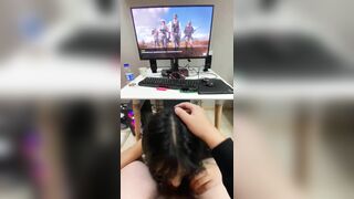đang chơi PUBG thì em người yêu lên cơn nứng đòi được lấy giống