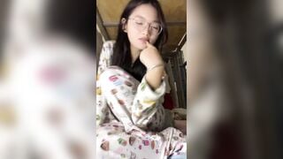 mấy bé loli mới lớn cứ live khoe lồn mà không che mặt thế này - phần 1