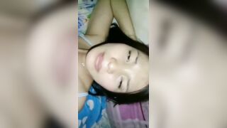 Chồng đi làm ca đêm vợ ở nhà bị người lạ lén vào phòng đè đụ, chỉ khóc và chịu trận.