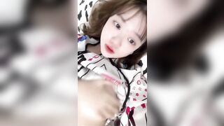 Em gái 16 tuổi mới lớn lồn vú non tơ đã biết gọi vốn khoe vốn tự có.