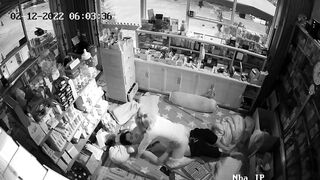 Tiệm thuốc tây bất ổn ăn với địt là chính bán thuốc là phụ - phần 3