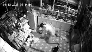 Tiệm thuốc tây bất ổn ăn với địt là chính bán thuốc là phụ - phần 4