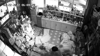 Tiệm thuốc tây bất ổn ăn với địt là chính bán thuốc là phụ - phần 5