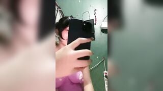 Em gái idol chiều fan gọi luôn thằng em họ sang live cùng theo ý fan
