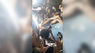 cô gái đã báo cảnh sát, vài người bạn nhóm liên quan bị bắt.