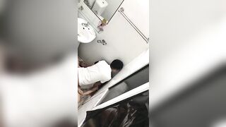 thằng lol khốn nạn thấy bạn say đè ra địt luôn trong nhà tắm