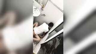 thằng lol khốn nạn thấy bạn say đè ra địt luôn trong nhà tắm