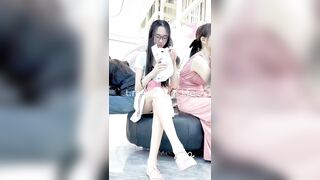 Quay lén dưới váy e teen kính cận k bt ngây thơ hay dâm ngầm mà ra đường k mặc đồ lót