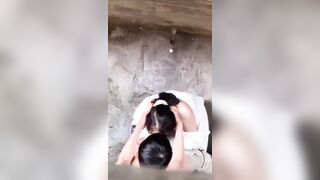 Trèo tường quay lén đôi bạn trẻ dâm đãng đg đi ngoài đường mà nứng lén lút làm tình