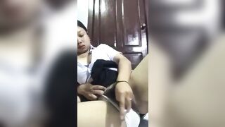 Em học sinh chubby lồn múp dụp thủ dâm cho trai xem