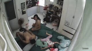 Clip Sex Tranh thủ con ngủ hai vợ chồng tranh thủ kiếm thêm đứa nữa